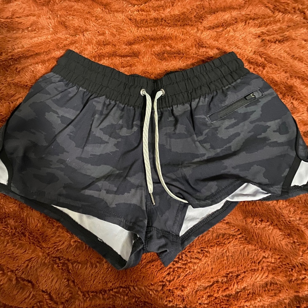 Vuori shorts with liner